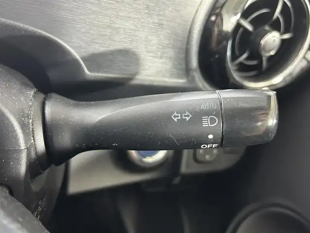トヨタ アクア X－URBAN 佐賀県 2015(平27)年 9.2万km フレッシュグリーンマイカメタリック 純正7型ナビ/フルセグTV/CD/DVD/FM/AM/バックカメラ/ハーフレザーシート/シートヒーター/横滑り防止装置/ビルトインETC/アイドリングストップ/LEDヘッドライト/フォグランプ/オートライト/ウィンカーミラー/電動格納ミラー/純正16インチAW/シートリフター/プッシュスタート/スマートキー/フロアマット/ルーフレール