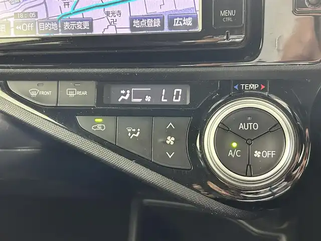 トヨタ アクア X－URBAN 佐賀県 2015(平27)年 9.2万km フレッシュグリーンマイカメタリック 純正7型ナビ/フルセグTV/CD/DVD/FM/AM/バックカメラ/ハーフレザーシート/シートヒーター/横滑り防止装置/ビルトインETC/アイドリングストップ/LEDヘッドライト/フォグランプ/オートライト/ウィンカーミラー/電動格納ミラー/純正16インチAW/シートリフター/プッシュスタート/スマートキー/フロアマット/ルーフレール