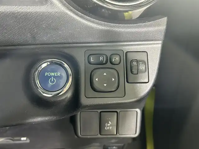 トヨタ アクア X－URBAN 佐賀県 2015(平27)年 9.2万km フレッシュグリーンマイカメタリック 純正7型ナビ/フルセグTV/CD/DVD/FM/AM/バックカメラ/ハーフレザーシート/シートヒーター/横滑り防止装置/ビルトインETC/アイドリングストップ/LEDヘッドライト/フォグランプ/オートライト/ウィンカーミラー/電動格納ミラー/純正16インチAW/シートリフター/プッシュスタート/スマートキー/フロアマット/ルーフレール
