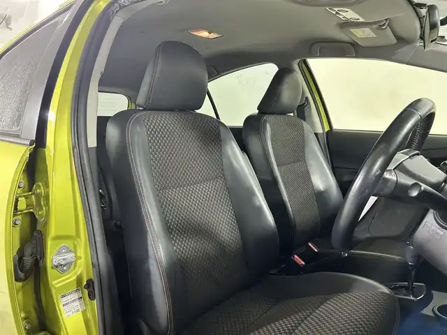 トヨタ アクア X－URBAN 佐賀県 2015(平27)年 9.2万km フレッシュグリーンマイカメタリック 純正7型ナビ/フルセグTV/CD/DVD/FM/AM/バックカメラ/ハーフレザーシート/シートヒーター/横滑り防止装置/ビルトインETC/アイドリングストップ/LEDヘッドライト/フォグランプ/オートライト/ウィンカーミラー/電動格納ミラー/純正16インチAW/シートリフター/プッシュスタート/スマートキー/フロアマット/ルーフレール