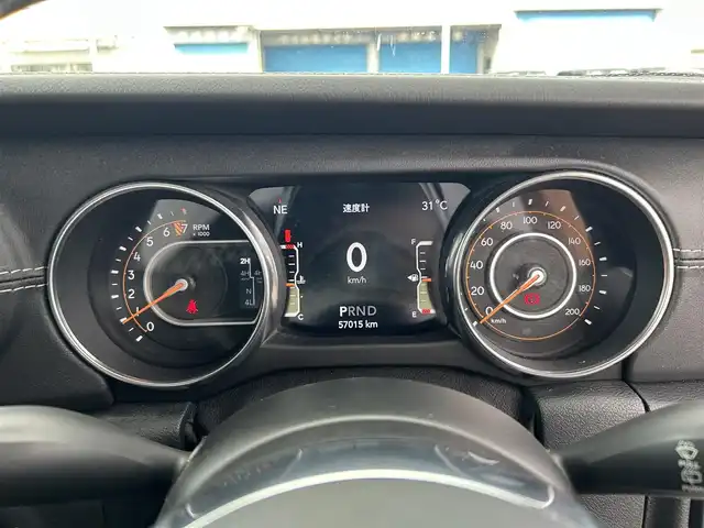 クライスラー・ジープ ラングラー アンリミテッド サハラ 滋賀県 2021(令3)年 5.7万km 白 スマートキー/プッシュスタート/自動緊急ブレーキ/ブラインドスポットモニター/クルーズコントロール(追従式)/黒革シート/・前席シートヒーター・ハンドルヒーター/純正メモリナビ/【Bluetooth・USB・AUX】/ALPINEサウンドシステム/フルセグTV/AppleCarPlay/バックカメラ/・フロントカメラ/ETC/ドライブレコーダー(前後)/LEDヘッドランプ/フォランプ/社外デジタルミラー