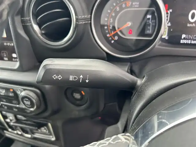 クライスラー・ジープ ラングラー アンリミテッド サハラ 滋賀県 2021(令3)年 5.7万km 白 スマートキー/プッシュスタート/自動緊急ブレーキ/ブラインドスポットモニター/クルーズコントロール(追従式)/黒革シート/・前席シートヒーター・ハンドルヒーター/純正メモリナビ/【Bluetooth・USB・AUX】/ALPINEサウンドシステム/フルセグTV/AppleCarPlay/バックカメラ/・フロントカメラ/ETC/ドライブレコーダー(前後)/LEDヘッドランプ/フォランプ/社外デジタルミラー