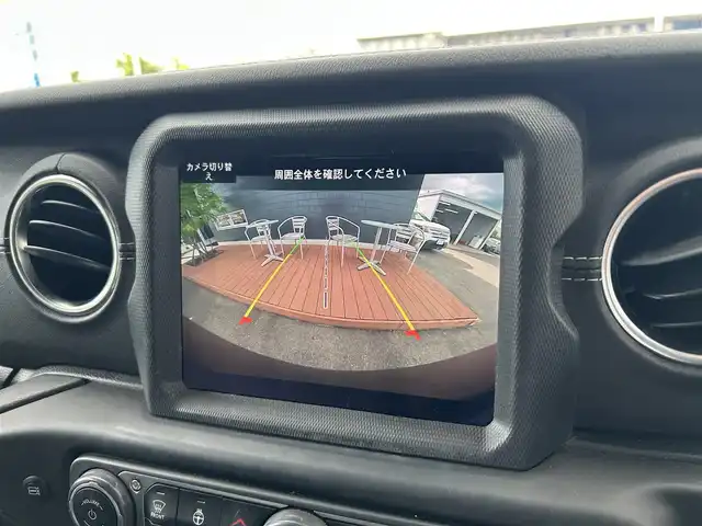 クライスラー・ジープ ラングラー アンリミテッド サハラ 滋賀県 2021(令3)年 5.7万km 白 スマートキー/プッシュスタート/自動緊急ブレーキ/ブラインドスポットモニター/クルーズコントロール(追従式)/黒革シート/・前席シートヒーター・ハンドルヒーター/純正メモリナビ/【Bluetooth・USB・AUX】/ALPINEサウンドシステム/フルセグTV/AppleCarPlay/バックカメラ/・フロントカメラ/ETC/ドライブレコーダー(前後)/LEDヘッドランプ/フォランプ/社外デジタルミラー