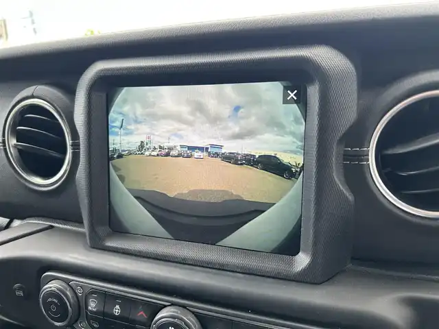 クライスラー・ジープ ラングラー アンリミテッド サハラ 滋賀県 2021(令3)年 5.7万km 白 スマートキー/プッシュスタート/自動緊急ブレーキ/ブラインドスポットモニター/クルーズコントロール(追従式)/黒革シート/・前席シートヒーター・ハンドルヒーター/純正メモリナビ/【Bluetooth・USB・AUX】/ALPINEサウンドシステム/フルセグTV/AppleCarPlay/バックカメラ/・フロントカメラ/ETC/ドライブレコーダー(前後)/LEDヘッドランプ/フォランプ/社外デジタルミラー