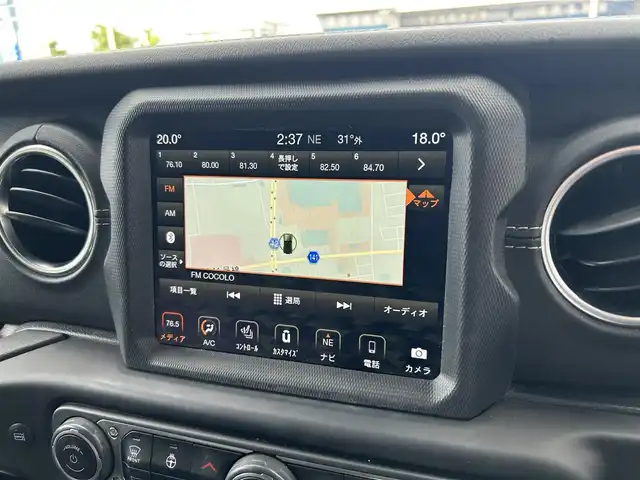 クライスラー・ジープ ラングラー アンリミテッド サハラ 滋賀県 2021(令3)年 5.7万km 白 スマートキー/プッシュスタート/自動緊急ブレーキ/ブラインドスポットモニター/クルーズコントロール(追従式)/黒革シート/・前席シートヒーター・ハンドルヒーター/純正メモリナビ/【Bluetooth・USB・AUX】/ALPINEサウンドシステム/フルセグTV/AppleCarPlay/バックカメラ/・フロントカメラ/ETC/ドライブレコーダー(前後)/LEDヘッドランプ/フォランプ/社外デジタルミラー