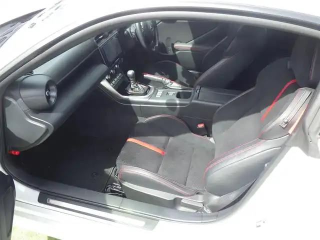 スバル ＢＲＺ S 千葉県 2022(令4)年 1.6万km クリスタルホワイトP アイサイト/スバルリヤビークルディテクション/SRH（ステアリング・レスポンシブ・ヘッドランプ）/レーダークルーズコントロール/STiエアロ/9インチ社外メモリーナビ/地デジTV/【DVD/CD再生機能】/バックカメラ/ドライブレコーダー/ハーフレザーシート/前席シートヒーター/革巻きステアリング/ステアリングスイッチ/パドルシフト/ETC（2.0）/LEDヘッドライト/リアコーナーセンサー/純正18インチアルミホイル/サイド/カーテンエアバッグ/キーレスアクセス