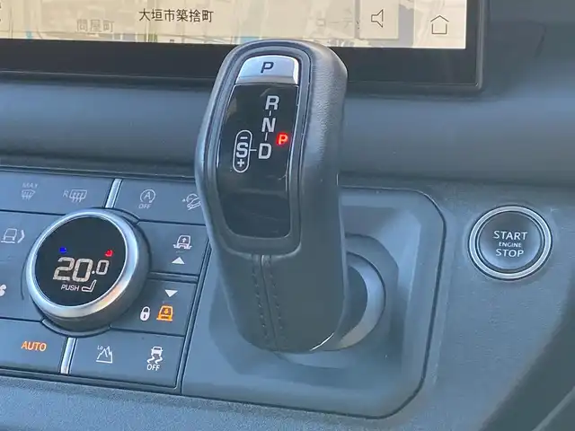 ランドローバー ランドローバー ディフェンダー 110 アーバナイト22 岐阜県 2022(令4)年 4.2万km シルバーⅡ １１０アーバンナイト２２　特別仕様車/サンルーフ/エアサスペンション/パノラマミックビューモニタ/ウェイドセンシング/アームレスト内冷蔵庫/置くだけ充電/ドライブモードセレクト/ロートラクションローンチ/LOボタン/牽引フック/純正ナビ/ステアリングスイッチ/ステアリングヒーター/オートハイビーム/運転席＋助手席メモリ付きパワーシート/運転席＋助手席シートベンチレーション/追従式クルーズコントロール/オートレインセンサー/電動パーキングブレーキ/デジタルインナーミラー/4WD/牽引フック/MERIDIANプレミアムサウンド