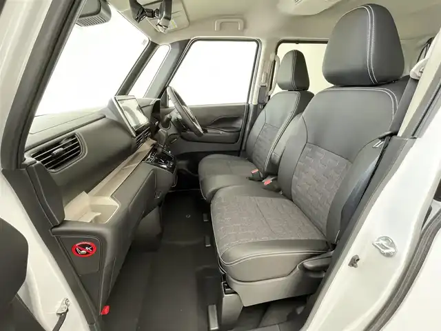 三菱 デリカミニ T プレミアム 滋賀県 2025(令7)年 0.1千km パールⅡ 未使用車/純正9インチディスプレイオーディオ/Bluetooth/AppleCarPlay/AndoroidAuto/全方位カメラ/両側電動スライド/ハーフレザー/4WD/クリアランスソナー/LEDヘッドライト/オートライト/オートハイビーム/レーンキープ/衝突軽減/シートヒーター（D/N）/ステアリングヒーター/ヒルディセントコントロール/電動パーキングブレーキ/オートブレーキホールド/DiM/パドルシフト/MI-PILOT/プッシュスタート/スマートキー/ステアリングリモコン