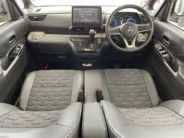 三菱 デリカミニ T プレミアム 滋賀県 2025(令7)年 0.1千km パールⅡ 未使用車/純正9インチディスプレイオーディオ/Bluetooth/AppleCarPlay/AndoroidAuto/全方位カメラ/両側電動スライド/ハーフレザー/4WD/クリアランスソナー/LEDヘッドライト/オートライト/オートハイビーム/レーンキープ/衝突軽減/シートヒーター（D/N）/ステアリングヒーター/ヒルディセントコントロール/電動パーキングブレーキ/オートブレーキホールド/DiM/パドルシフト/MI-PILOT/プッシュスタート/スマートキー/ステアリングリモコン