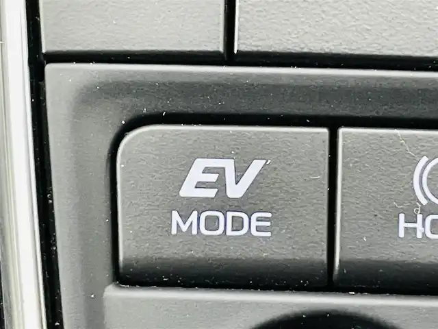 トヨタ カムリ G レザーパッケージ 福島県 2022(令4)年 1.9万km プラチナホワイトパールマイカ トヨタセーフティセンス/・アダプティブクルーズコントロール/・レーントレーシングアシスト/・レーンディパーチャーアラート/・オートマチックハイビーム/・衝突被害軽減ブレーキ/純正ディスプレイオーディオ/・ナビ/フルセグTV/BT/USB/Miracast/FM/AM/・バックカメラ/・アラウンドビューモニター/・ビルトインETC/・社外ドライブレコーダー（前後）/レザーシート/・D+N席シートヒーター/・D+N席パワーシート/革巻きステアリング/・ステアリングスイッチ/電動リアゲート/電子パーキング/・オートブレーキホールド/プッシュスタート/・スマートキー/・スペアキー1本/純正エンジンスターター(動作確認済)/電動格納ミラー/・オートミラー/・ウィンカーミラー/積込みスタッドレスタイヤ（215/55R17）/・社外AW(ECO FORME)/純正フロアマット/純正ドアバイザー