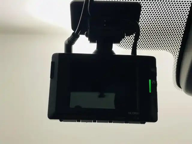 トヨタ カムリ G レザーパッケージ 福島県 2022(令4)年 1.9万km プラチナホワイトパールマイカ トヨタセーフティセンス/・アダプティブクルーズコントロール/・レーントレーシングアシスト/・レーンディパーチャーアラート/・オートマチックハイビーム/・衝突被害軽減ブレーキ/純正ディスプレイオーディオ/・ナビ/フルセグTV/BT/USB/Miracast/FM/AM/・バックカメラ/・アラウンドビューモニター/・ビルトインETC/・社外ドライブレコーダー（前後）/レザーシート/・D+N席シートヒーター/・D+N席パワーシート/革巻きステアリング/・ステアリングスイッチ/電動リアゲート/電子パーキング/・オートブレーキホールド/プッシュスタート/・スマートキー/・スペアキー1本/純正エンジンスターター(動作確認済)/電動格納ミラー/・オートミラー/・ウィンカーミラー/積込みスタッドレスタイヤ（215/55R17）/・社外AW(ECO FORME)/純正フロアマット/純正ドアバイザー