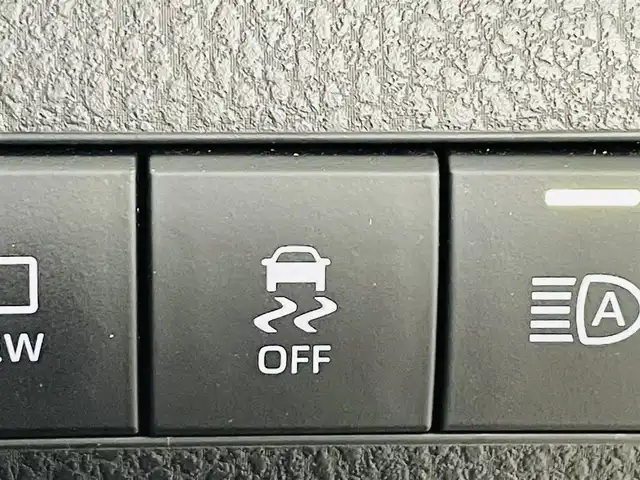 トヨタ カムリ G レザーパッケージ 福島県 2022(令4)年 1.9万km プラチナホワイトパールマイカ トヨタセーフティセンス/・アダプティブクルーズコントロール/・レーントレーシングアシスト/・レーンディパーチャーアラート/・オートマチックハイビーム/・衝突被害軽減ブレーキ/純正ディスプレイオーディオ/・ナビ/フルセグTV/BT/USB/Miracast/FM/AM/・バックカメラ/・アラウンドビューモニター/・ビルトインETC/・社外ドライブレコーダー（前後）/レザーシート/・D+N席シートヒーター/・D+N席パワーシート/革巻きステアリング/・ステアリングスイッチ/電動リアゲート/電子パーキング/・オートブレーキホールド/プッシュスタート/・スマートキー/・スペアキー1本/純正エンジンスターター(動作確認済)/電動格納ミラー/・オートミラー/・ウィンカーミラー/積込みスタッドレスタイヤ（215/55R17）/・社外AW(ECO FORME)/純正フロアマット/純正ドアバイザー