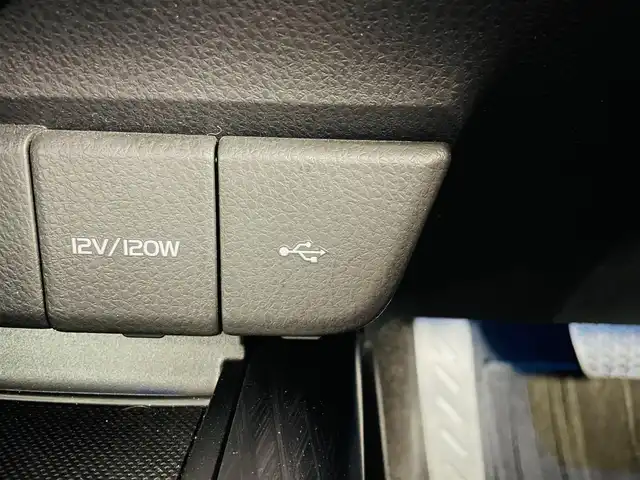 トヨタ カムリ G レザーパッケージ 福島県 2022(令4)年 1.9万km プラチナホワイトパールマイカ トヨタセーフティセンス/・アダプティブクルーズコントロール/・レーントレーシングアシスト/・レーンディパーチャーアラート/・オートマチックハイビーム/・衝突被害軽減ブレーキ/純正ディスプレイオーディオ/・ナビ/フルセグTV/BT/USB/Miracast/FM/AM/・バックカメラ/・アラウンドビューモニター/・ビルトインETC/・社外ドライブレコーダー（前後）/レザーシート/・D+N席シートヒーター/・D+N席パワーシート/革巻きステアリング/・ステアリングスイッチ/電動リアゲート/電子パーキング/・オートブレーキホールド/プッシュスタート/・スマートキー/・スペアキー1本/純正エンジンスターター(動作確認済)/電動格納ミラー/・オートミラー/・ウィンカーミラー/積込みスタッドレスタイヤ（215/55R17）/・社外AW(ECO FORME)/純正フロアマット/純正ドアバイザー