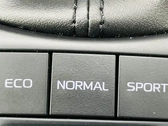 トヨタ カムリ G レザーパッケージ 福島県 2022(令4)年 1.9万km プラチナホワイトパールマイカ トヨタセーフティセンス/・アダプティブクルーズコントロール/・レーントレーシングアシスト/・レーンディパーチャーアラート/・オートマチックハイビーム/・衝突被害軽減ブレーキ/純正ディスプレイオーディオ/・ナビ/フルセグTV/BT/USB/Miracast/FM/AM/・バックカメラ/・アラウンドビューモニター/・ビルトインETC/・社外ドライブレコーダー（前後）/レザーシート/・D+N席シートヒーター/・D+N席パワーシート/革巻きステアリング/・ステアリングスイッチ/電動リアゲート/電子パーキング/・オートブレーキホールド/プッシュスタート/・スマートキー/・スペアキー1本/純正エンジンスターター(動作確認済)/電動格納ミラー/・オートミラー/・ウィンカーミラー/積込みスタッドレスタイヤ（215/55R17）/・社外AW(ECO FORME)/純正フロアマット/純正ドアバイザー