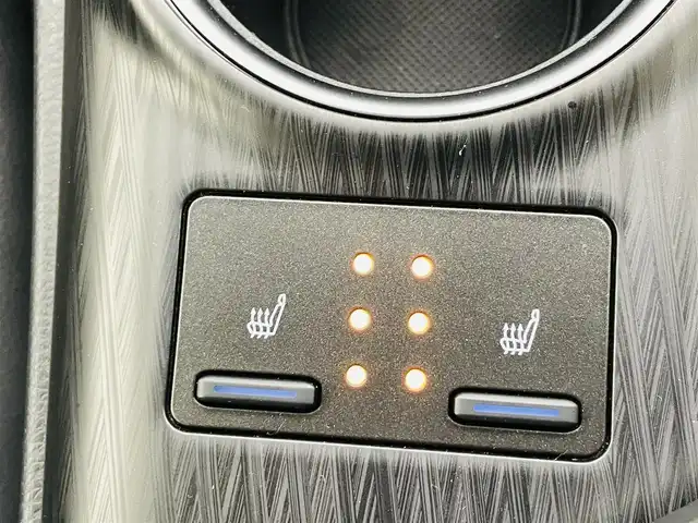 トヨタ カムリ G レザーパッケージ 福島県 2022(令4)年 1.9万km プラチナホワイトパールマイカ トヨタセーフティセンス/・アダプティブクルーズコントロール/・レーントレーシングアシスト/・レーンディパーチャーアラート/・オートマチックハイビーム/・衝突被害軽減ブレーキ/純正ディスプレイオーディオ/・ナビ/フルセグTV/BT/USB/Miracast/FM/AM/・バックカメラ/・アラウンドビューモニター/・ビルトインETC/・社外ドライブレコーダー（前後）/レザーシート/・D+N席シートヒーター/・D+N席パワーシート/革巻きステアリング/・ステアリングスイッチ/電動リアゲート/電子パーキング/・オートブレーキホールド/プッシュスタート/・スマートキー/・スペアキー1本/純正エンジンスターター(動作確認済)/電動格納ミラー/・オートミラー/・ウィンカーミラー/積込みスタッドレスタイヤ（215/55R17）/・社外AW(ECO FORME)/純正フロアマット/純正ドアバイザー