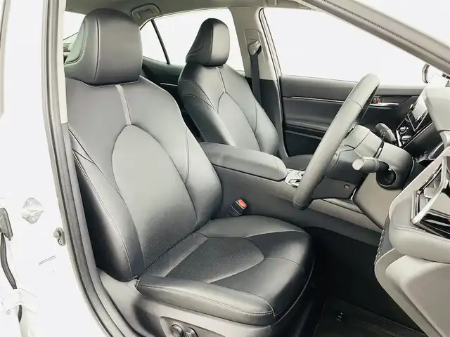 トヨタ カムリ G レザーパッケージ 福島県 2022(令4)年 1.9万km プラチナホワイトパールマイカ トヨタセーフティセンス/・アダプティブクルーズコントロール/・レーントレーシングアシスト/・レーンディパーチャーアラート/・オートマチックハイビーム/・衝突被害軽減ブレーキ/純正ディスプレイオーディオ/・ナビ/フルセグTV/BT/USB/Miracast/FM/AM/・バックカメラ/・アラウンドビューモニター/・ビルトインETC/・社外ドライブレコーダー（前後）/レザーシート/・D+N席シートヒーター/・D+N席パワーシート/革巻きステアリング/・ステアリングスイッチ/電動リアゲート/電子パーキング/・オートブレーキホールド/プッシュスタート/・スマートキー/・スペアキー1本/純正エンジンスターター(動作確認済)/電動格納ミラー/・オートミラー/・ウィンカーミラー/積込みスタッドレスタイヤ（215/55R17）/・社外AW(ECO FORME)/純正フロアマット/純正ドアバイザー