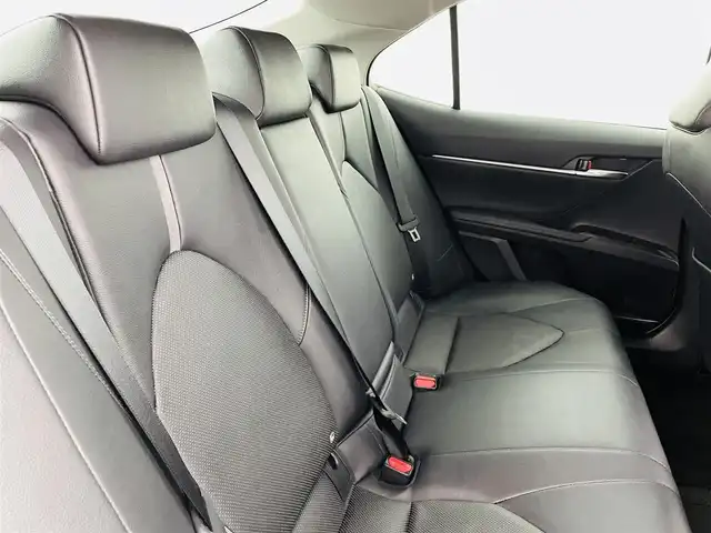 トヨタ カムリ G レザーパッケージ 福島県 2022(令4)年 1.9万km プラチナホワイトパールマイカ トヨタセーフティセンス/・アダプティブクルーズコントロール/・レーントレーシングアシスト/・レーンディパーチャーアラート/・オートマチックハイビーム/・衝突被害軽減ブレーキ/純正ディスプレイオーディオ/・ナビ/フルセグTV/BT/USB/Miracast/FM/AM/・バックカメラ/・アラウンドビューモニター/・ビルトインETC/・社外ドライブレコーダー（前後）/レザーシート/・D+N席シートヒーター/・D+N席パワーシート/革巻きステアリング/・ステアリングスイッチ/電動リアゲート/電子パーキング/・オートブレーキホールド/プッシュスタート/・スマートキー/・スペアキー1本/純正エンジンスターター(動作確認済)/電動格納ミラー/・オートミラー/・ウィンカーミラー/積込みスタッドレスタイヤ（215/55R17）/・社外AW(ECO FORME)/純正フロアマット/純正ドアバイザー