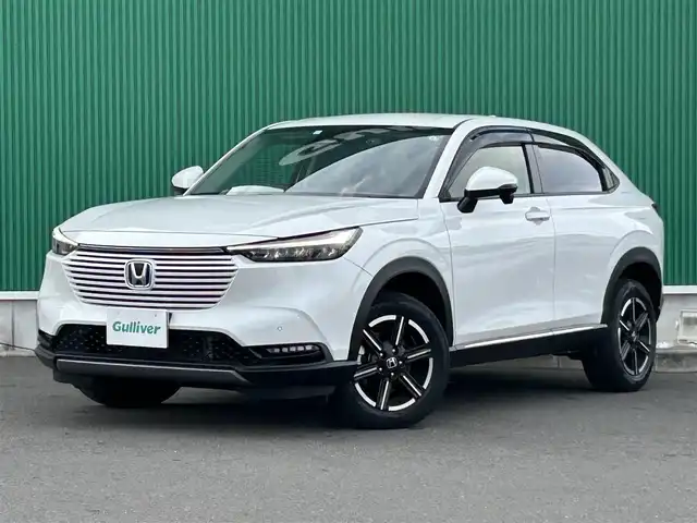 ホンダ ヴェゼル ハイブリッド e:HEV X 宮城県 2023(令5)年 3.7万km プラチナホワイトパール ワンオーナー/ホンダセンシング/・衝突軽減ブレーキ/・誤発進抑制機能/・後方誤発進抑制機能/・近距離衝突軽減ブレーキ/・歩行者事故低減ステアリング/・路外逸脱抑制機能/・渋滞追従機能付アダプティブクルーズコントロール/・車線維持支援システム/・先行車発進お知らせ機能/・標識認識機能/・オートハイビーム/・パーキングセンサーシステム/ブラインドスポットインフォメーション/社外9インチナビ/(フルセグTV/CD/DVD/SD/USB/BT)/車線逸脱踏み間違い衝突軽減システム/ドライブレコーダー/ETC/オートエアコン/ダウンヒルアシスト/パドルシフト/ステアリングスイッチ/ドライブセレクト/アイドリングストップ/オートライト/ふらつき防止/レベライザー/プッシュスタート＆スマートキー/ウインカー付き電動格納ミラー/ドアバイザー/スペアキー/LEDヘッドライト/フォグランプ/純正フロアマット/純正16インチAW