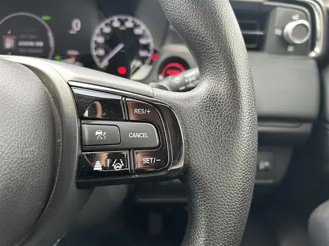 ホンダ ヴェゼル ハイブリッド e:HEV X 宮城県 2023(令5)年 3.7万km プラチナホワイトパール ワンオーナー/ホンダセンシング/・衝突軽減ブレーキ/・誤発進抑制機能/・後方誤発進抑制機能/・近距離衝突軽減ブレーキ/・歩行者事故低減ステアリング/・路外逸脱抑制機能/・渋滞追従機能付アダプティブクルーズコントロール/・車線維持支援システム/・先行車発進お知らせ機能/・標識認識機能/・オートハイビーム/・パーキングセンサーシステム/ブラインドスポットインフォメーション/社外9インチナビ/(フルセグTV/CD/DVD/SD/USB/BT)/車線逸脱踏み間違い衝突軽減システム/ドライブレコーダー/ETC/オートエアコン/ダウンヒルアシスト/パドルシフト/ステアリングスイッチ/ドライブセレクト/アイドリングストップ/オートライト/ふらつき防止/レベライザー/プッシュスタート＆スマートキー/ウインカー付き電動格納ミラー/ドアバイザー/スペアキー/LEDヘッドライト/フォグランプ/純正フロアマット/純正16インチAW