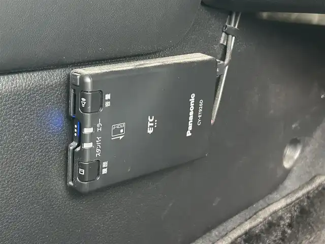 ホンダ ヴェゼル ハイブリッド e:HEV X 宮城県 2023(令5)年 3.7万km プラチナホワイトパール ワンオーナー/ホンダセンシング/・衝突軽減ブレーキ/・誤発進抑制機能/・後方誤発進抑制機能/・近距離衝突軽減ブレーキ/・歩行者事故低減ステアリング/・路外逸脱抑制機能/・渋滞追従機能付アダプティブクルーズコントロール/・車線維持支援システム/・先行車発進お知らせ機能/・標識認識機能/・オートハイビーム/・パーキングセンサーシステム/ブラインドスポットインフォメーション/社外9インチナビ/(フルセグTV/CD/DVD/SD/USB/BT)/車線逸脱踏み間違い衝突軽減システム/ドライブレコーダー/ETC/オートエアコン/ダウンヒルアシスト/パドルシフト/ステアリングスイッチ/ドライブセレクト/アイドリングストップ/オートライト/ふらつき防止/レベライザー/プッシュスタート＆スマートキー/ウインカー付き電動格納ミラー/ドアバイザー/スペアキー/LEDヘッドライト/フォグランプ/純正フロアマット/純正16インチAW