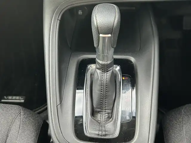 ホンダ ヴェゼル ハイブリッド e:HEV X 宮城県 2023(令5)年 3.7万km プラチナホワイトパール ワンオーナー/ホンダセンシング/・衝突軽減ブレーキ/・誤発進抑制機能/・後方誤発進抑制機能/・近距離衝突軽減ブレーキ/・歩行者事故低減ステアリング/・路外逸脱抑制機能/・渋滞追従機能付アダプティブクルーズコントロール/・車線維持支援システム/・先行車発進お知らせ機能/・標識認識機能/・オートハイビーム/・パーキングセンサーシステム/ブラインドスポットインフォメーション/社外9インチナビ/(フルセグTV/CD/DVD/SD/USB/BT)/車線逸脱踏み間違い衝突軽減システム/ドライブレコーダー/ETC/オートエアコン/ダウンヒルアシスト/パドルシフト/ステアリングスイッチ/ドライブセレクト/アイドリングストップ/オートライト/ふらつき防止/レベライザー/プッシュスタート＆スマートキー/ウインカー付き電動格納ミラー/ドアバイザー/スペアキー/LEDヘッドライト/フォグランプ/純正フロアマット/純正16インチAW