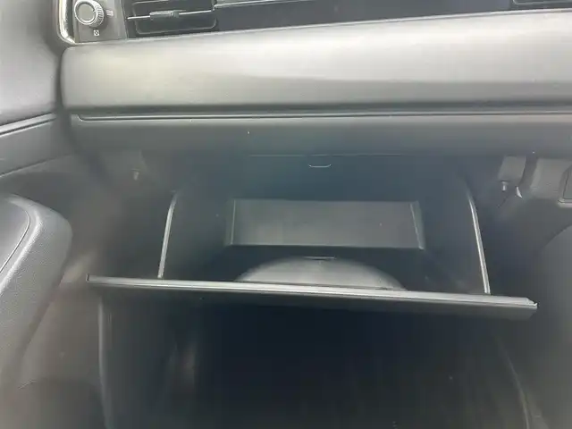 ホンダ ヴェゼル ハイブリッド e:HEV X 宮城県 2023(令5)年 3.7万km プラチナホワイトパール ワンオーナー/ホンダセンシング/・衝突軽減ブレーキ/・誤発進抑制機能/・後方誤発進抑制機能/・近距離衝突軽減ブレーキ/・歩行者事故低減ステアリング/・路外逸脱抑制機能/・渋滞追従機能付アダプティブクルーズコントロール/・車線維持支援システム/・先行車発進お知らせ機能/・標識認識機能/・オートハイビーム/・パーキングセンサーシステム/ブラインドスポットインフォメーション/社外9インチナビ/(フルセグTV/CD/DVD/SD/USB/BT)/車線逸脱踏み間違い衝突軽減システム/ドライブレコーダー/ETC/オートエアコン/ダウンヒルアシスト/パドルシフト/ステアリングスイッチ/ドライブセレクト/アイドリングストップ/オートライト/ふらつき防止/レベライザー/プッシュスタート＆スマートキー/ウインカー付き電動格納ミラー/ドアバイザー/スペアキー/LEDヘッドライト/フォグランプ/純正フロアマット/純正16インチAW