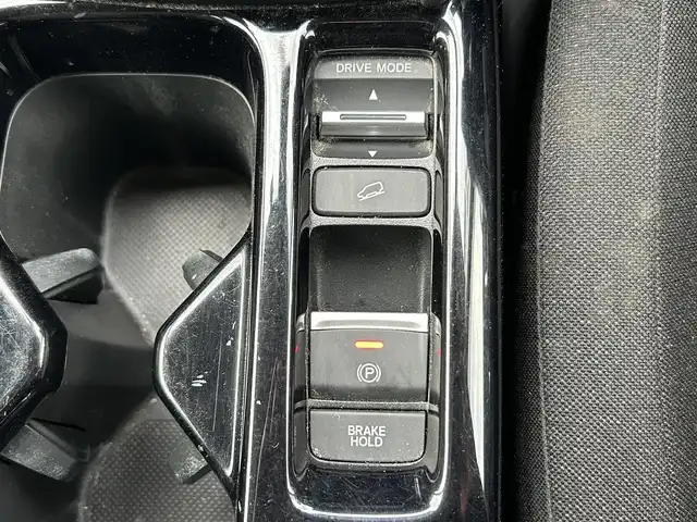 ホンダ ヴェゼル ハイブリッド e:HEV X 宮城県 2023(令5)年 3.7万km プラチナホワイトパール ワンオーナー/ホンダセンシング/・衝突軽減ブレーキ/・誤発進抑制機能/・後方誤発進抑制機能/・近距離衝突軽減ブレーキ/・歩行者事故低減ステアリング/・路外逸脱抑制機能/・渋滞追従機能付アダプティブクルーズコントロール/・車線維持支援システム/・先行車発進お知らせ機能/・標識認識機能/・オートハイビーム/・パーキングセンサーシステム/ブラインドスポットインフォメーション/社外9インチナビ/(フルセグTV/CD/DVD/SD/USB/BT)/車線逸脱踏み間違い衝突軽減システム/ドライブレコーダー/ETC/オートエアコン/ダウンヒルアシスト/パドルシフト/ステアリングスイッチ/ドライブセレクト/アイドリングストップ/オートライト/ふらつき防止/レベライザー/プッシュスタート＆スマートキー/ウインカー付き電動格納ミラー/ドアバイザー/スペアキー/LEDヘッドライト/フォグランプ/純正フロアマット/純正16インチAW