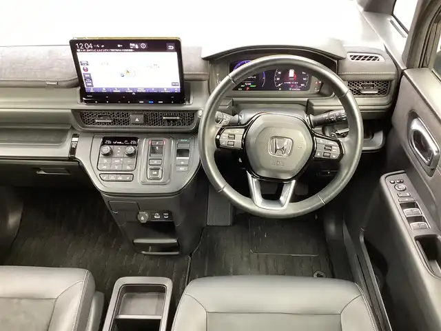 ホンダ ステップワゴン スパーダ eHEV プレミアムライン 神奈川県 2022(令4)年 1.1万km トワイライトミストブラックパール ワンオーナー/純正11.4型メモリーナビゲーション/Bluetooth　フルセグ　SD　CD　DVD　AppleCarPlay USB/フリップダウンモニタ/ドライブレコーダー/両側電動スライドドア/ホンダセンシング/マルチビューカメラ/ブラインドスポットインフォメーション/衝突軽減ブレーキ/歩行者事故低減ステアリング/渋滞追従機能付アダプティブクルーズコントロール/車線維持支援システム/先行車発進お知らせ機能/オートハイビーム/アダプティブドライビングビーム/誤発進抑制機能/近距離衝突軽減ブレーキ/路外逸脱抑制機能/トラフィックジャムアシスト/標識認識機能/ハーフレザーシート/前席二列目シートヒーター/ETC/パワーバックドア/電動サイドブレーキ/ブレーキオートホールド/2列目オットマン/革巻きステアリング/ステアリングスイッチ/パドルシフト/プッシュスタート/電動格納ミラー/純正フロアマット/ドアバイザー/オートライト/LEDヘッドライト/フォグライト/純正17インチアルミホイル