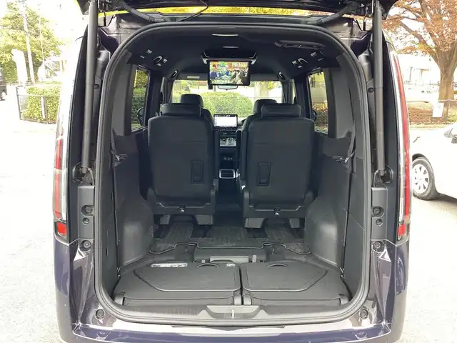 ホンダ ステップワゴン スパーダ eHEV プレミアムライン 神奈川県 2022(令4)年 1.1万km トワイライトミストブラックパール ワンオーナー/純正11.4型メモリーナビゲーション/Bluetooth　フルセグ　SD　CD　DVD　AppleCarPlay USB/フリップダウンモニタ/ドライブレコーダー/両側電動スライドドア/ホンダセンシング/マルチビューカメラ/ブラインドスポットインフォメーション/衝突軽減ブレーキ/歩行者事故低減ステアリング/渋滞追従機能付アダプティブクルーズコントロール/車線維持支援システム/先行車発進お知らせ機能/オートハイビーム/アダプティブドライビングビーム/誤発進抑制機能/近距離衝突軽減ブレーキ/路外逸脱抑制機能/トラフィックジャムアシスト/標識認識機能/ハーフレザーシート/前席二列目シートヒーター/ETC/パワーバックドア/電動サイドブレーキ/ブレーキオートホールド/2列目オットマン/革巻きステアリング/ステアリングスイッチ/パドルシフト/プッシュスタート/電動格納ミラー/純正フロアマット/ドアバイザー/オートライト/LEDヘッドライト/フォグライト/純正17インチアルミホイル