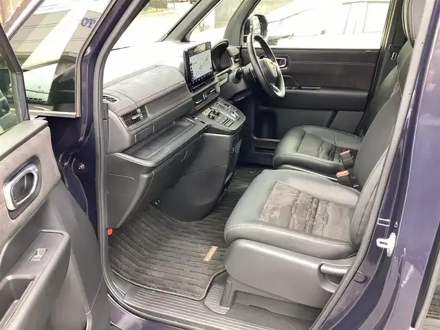 ホンダ ステップワゴン スパーダ eHEV プレミアムライン 神奈川県 2022(令4)年 1.1万km トワイライトミストブラックパール ワンオーナー/純正11.4型メモリーナビゲーション/Bluetooth　フルセグ　SD　CD　DVD　AppleCarPlay USB/フリップダウンモニタ/ドライブレコーダー/両側電動スライドドア/ホンダセンシング/マルチビューカメラ/ブラインドスポットインフォメーション/衝突軽減ブレーキ/歩行者事故低減ステアリング/渋滞追従機能付アダプティブクルーズコントロール/車線維持支援システム/先行車発進お知らせ機能/オートハイビーム/アダプティブドライビングビーム/誤発進抑制機能/近距離衝突軽減ブレーキ/路外逸脱抑制機能/トラフィックジャムアシスト/標識認識機能/ハーフレザーシート/前席二列目シートヒーター/ETC/パワーバックドア/電動サイドブレーキ/ブレーキオートホールド/2列目オットマン/革巻きステアリング/ステアリングスイッチ/パドルシフト/プッシュスタート/電動格納ミラー/純正フロアマット/ドアバイザー/オートライト/LEDヘッドライト/フォグライト/純正17インチアルミホイル