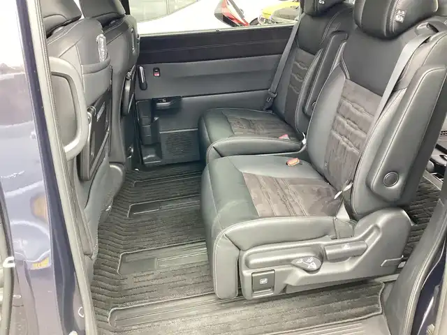 ホンダ ステップワゴン スパーダ eHEV プレミアムライン 神奈川県 2022(令4)年 1.1万km トワイライトミストブラックパール ワンオーナー/純正11.4型メモリーナビゲーション/Bluetooth　フルセグ　SD　CD　DVD　AppleCarPlay USB/フリップダウンモニタ/ドライブレコーダー/両側電動スライドドア/ホンダセンシング/マルチビューカメラ/ブラインドスポットインフォメーション/衝突軽減ブレーキ/歩行者事故低減ステアリング/渋滞追従機能付アダプティブクルーズコントロール/車線維持支援システム/先行車発進お知らせ機能/オートハイビーム/アダプティブドライビングビーム/誤発進抑制機能/近距離衝突軽減ブレーキ/路外逸脱抑制機能/トラフィックジャムアシスト/標識認識機能/ハーフレザーシート/前席二列目シートヒーター/ETC/パワーバックドア/電動サイドブレーキ/ブレーキオートホールド/2列目オットマン/革巻きステアリング/ステアリングスイッチ/パドルシフト/プッシュスタート/電動格納ミラー/純正フロアマット/ドアバイザー/オートライト/LEDヘッドライト/フォグライト/純正17インチアルミホイル