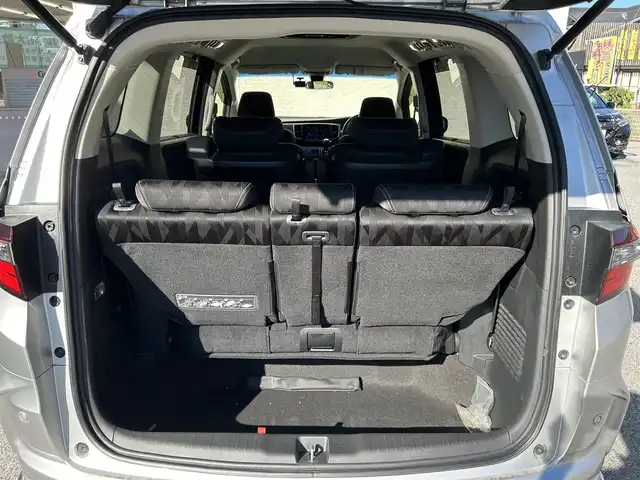 ホンダ オデッセイ アブソルート・EXホンダセンジング 滋賀県 2019(平31)年 6.1万km スーパープラチナメタリック 純正メーカーナビ/（AM/FM/CD/DVD/TVフルセグ//Bluetooth/USB/SD）/衝突軽減ブレーキ/両側パワースライドドア/レーンキープアシスト/レーダークルーズコントロール/コーナーセンサー/横滑り防止/ETC2.0/ステアリングスイッチ/ブラインドスポットモニター/360度カメラ（フロント/サイド/リア）/パーキングサポート/ハンズフリー/ECON/電動格納ミラー/シートヒーターD/N/プッシュスタート/スマートキー/アイドリングストップ/後席オットマン/HDMI/USB/ドライブレコーダー前後/パドルシフト/純正ドアバイザー/純正フロアマット/後席エアコン/オートライト/フロントフォグ