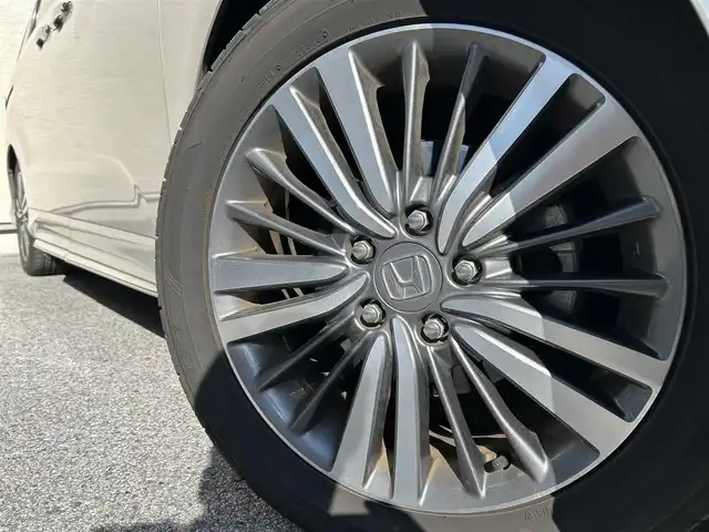 ホンダ オデッセイ アブソルート・EXホンダセンジング 滋賀県 2019(平31)年 6.1万km スーパープラチナメタリック 純正メーカーナビ/（AM/FM/CD/DVD/TVフルセグ//Bluetooth/USB/SD）/衝突軽減ブレーキ/両側パワースライドドア/レーンキープアシスト/レーダークルーズコントロール/コーナーセンサー/横滑り防止/ETC2.0/ステアリングスイッチ/ブラインドスポットモニター/360度カメラ（フロント/サイド/リア）/パーキングサポート/ハンズフリー/ECON/電動格納ミラー/シートヒーターD/N/プッシュスタート/スマートキー/アイドリングストップ/後席オットマン/HDMI/USB/ドライブレコーダー前後/パドルシフト/純正ドアバイザー/純正フロアマット/後席エアコン/オートライト/フロントフォグ