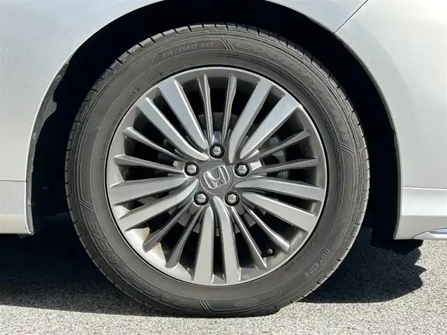 ホンダ オデッセイ アブソルート・EXホンダセンジング 滋賀県 2019(平31)年 6.1万km スーパープラチナメタリック 純正メーカーナビ/（AM/FM/CD/DVD/TVフルセグ//Bluetooth/USB/SD）/衝突軽減ブレーキ/両側パワースライドドア/レーンキープアシスト/レーダークルーズコントロール/コーナーセンサー/横滑り防止/ETC2.0/ステアリングスイッチ/ブラインドスポットモニター/360度カメラ（フロント/サイド/リア）/パーキングサポート/ハンズフリー/ECON/電動格納ミラー/シートヒーターD/N/プッシュスタート/スマートキー/アイドリングストップ/後席オットマン/HDMI/USB/ドライブレコーダー前後/パドルシフト/純正ドアバイザー/純正フロアマット/後席エアコン/オートライト/フロントフォグ