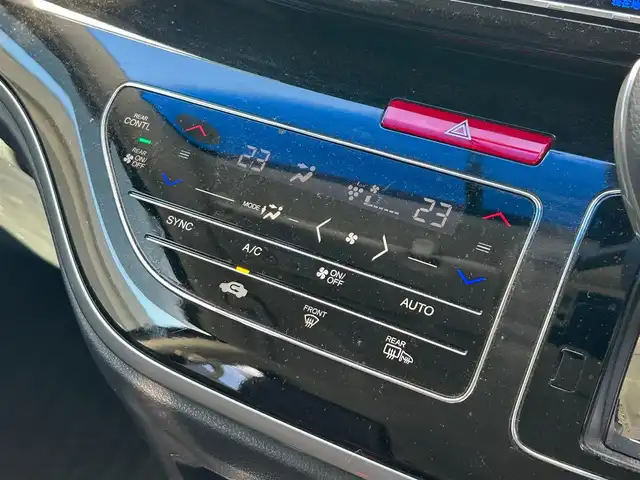 ホンダ オデッセイ アブソルート・EXホンダセンジング 滋賀県 2019(平31)年 6.1万km スーパープラチナメタリック 純正メーカーナビ/（AM/FM/CD/DVD/TVフルセグ//Bluetooth/USB/SD）/衝突軽減ブレーキ/両側パワースライドドア/レーンキープアシスト/レーダークルーズコントロール/コーナーセンサー/横滑り防止/ETC2.0/ステアリングスイッチ/ブラインドスポットモニター/360度カメラ（フロント/サイド/リア）/パーキングサポート/ハンズフリー/ECON/電動格納ミラー/シートヒーターD/N/プッシュスタート/スマートキー/アイドリングストップ/後席オットマン/HDMI/USB/ドライブレコーダー前後/パドルシフト/純正ドアバイザー/純正フロアマット/後席エアコン/オートライト/フロントフォグ