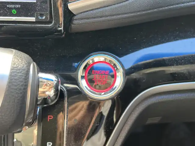 ホンダ オデッセイ アブソルート・EXホンダセンジング 滋賀県 2019(平31)年 6.1万km スーパープラチナメタリック 純正メーカーナビ/（AM/FM/CD/DVD/TVフルセグ//Bluetooth/USB/SD）/衝突軽減ブレーキ/両側パワースライドドア/レーンキープアシスト/レーダークルーズコントロール/コーナーセンサー/横滑り防止/ETC2.0/ステアリングスイッチ/ブラインドスポットモニター/360度カメラ（フロント/サイド/リア）/パーキングサポート/ハンズフリー/ECON/電動格納ミラー/シートヒーターD/N/プッシュスタート/スマートキー/アイドリングストップ/後席オットマン/HDMI/USB/ドライブレコーダー前後/パドルシフト/純正ドアバイザー/純正フロアマット/後席エアコン/オートライト/フロントフォグ