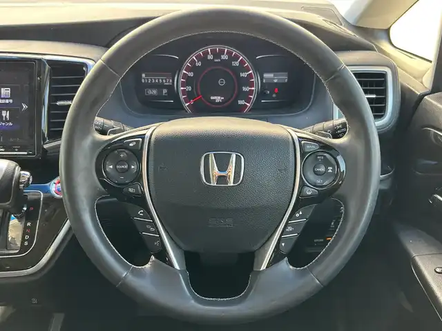 ホンダ オデッセイ アブソルート・EXホンダセンジング 滋賀県 2019(平31)年 6.1万km スーパープラチナメタリック 純正メーカーナビ/（AM/FM/CD/DVD/TVフルセグ//Bluetooth/USB/SD）/衝突軽減ブレーキ/両側パワースライドドア/レーンキープアシスト/レーダークルーズコントロール/コーナーセンサー/横滑り防止/ETC2.0/ステアリングスイッチ/ブラインドスポットモニター/360度カメラ（フロント/サイド/リア）/パーキングサポート/ハンズフリー/ECON/電動格納ミラー/シートヒーターD/N/プッシュスタート/スマートキー/アイドリングストップ/後席オットマン/HDMI/USB/ドライブレコーダー前後/パドルシフト/純正ドアバイザー/純正フロアマット/後席エアコン/オートライト/フロントフォグ