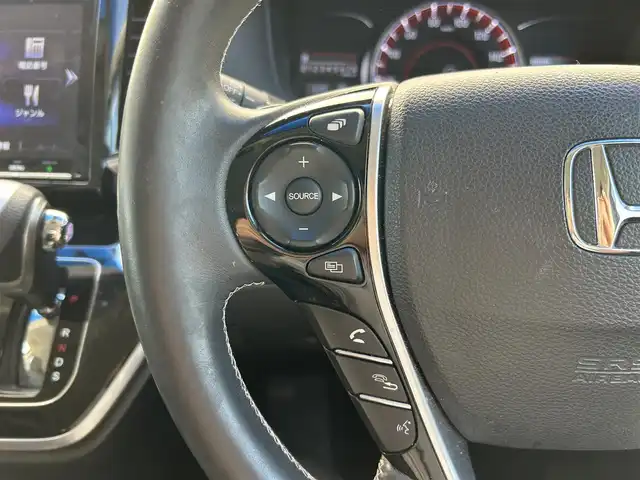 ホンダ オデッセイ アブソルート・EXホンダセンジング 滋賀県 2019(平31)年 6.1万km スーパープラチナメタリック 純正メーカーナビ/（AM/FM/CD/DVD/TVフルセグ//Bluetooth/USB/SD）/衝突軽減ブレーキ/両側パワースライドドア/レーンキープアシスト/レーダークルーズコントロール/コーナーセンサー/横滑り防止/ETC2.0/ステアリングスイッチ/ブラインドスポットモニター/360度カメラ（フロント/サイド/リア）/パーキングサポート/ハンズフリー/ECON/電動格納ミラー/シートヒーターD/N/プッシュスタート/スマートキー/アイドリングストップ/後席オットマン/HDMI/USB/ドライブレコーダー前後/パドルシフト/純正ドアバイザー/純正フロアマット/後席エアコン/オートライト/フロントフォグ