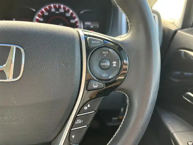 ホンダ オデッセイ アブソルート・EXホンダセンジング 滋賀県 2019(平31)年 6.1万km スーパープラチナメタリック 純正メーカーナビ/（AM/FM/CD/DVD/TVフルセグ//Bluetooth/USB/SD）/衝突軽減ブレーキ/両側パワースライドドア/レーンキープアシスト/レーダークルーズコントロール/コーナーセンサー/横滑り防止/ETC2.0/ステアリングスイッチ/ブラインドスポットモニター/360度カメラ（フロント/サイド/リア）/パーキングサポート/ハンズフリー/ECON/電動格納ミラー/シートヒーターD/N/プッシュスタート/スマートキー/アイドリングストップ/後席オットマン/HDMI/USB/ドライブレコーダー前後/パドルシフト/純正ドアバイザー/純正フロアマット/後席エアコン/オートライト/フロントフォグ