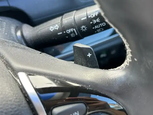 ホンダ オデッセイ アブソルート・EXホンダセンジング 滋賀県 2019(平31)年 6.1万km スーパープラチナメタリック 純正メーカーナビ/（AM/FM/CD/DVD/TVフルセグ//Bluetooth/USB/SD）/衝突軽減ブレーキ/両側パワースライドドア/レーンキープアシスト/レーダークルーズコントロール/コーナーセンサー/横滑り防止/ETC2.0/ステアリングスイッチ/ブラインドスポットモニター/360度カメラ（フロント/サイド/リア）/パーキングサポート/ハンズフリー/ECON/電動格納ミラー/シートヒーターD/N/プッシュスタート/スマートキー/アイドリングストップ/後席オットマン/HDMI/USB/ドライブレコーダー前後/パドルシフト/純正ドアバイザー/純正フロアマット/後席エアコン/オートライト/フロントフォグ