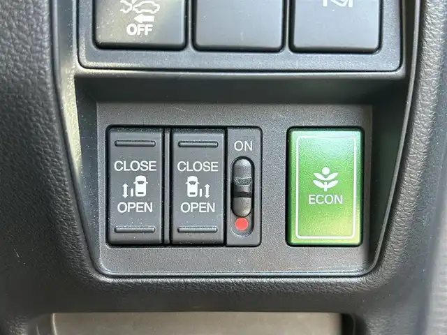 ホンダ オデッセイ アブソルート・EXホンダセンジング 滋賀県 2019(平31)年 6.1万km スーパープラチナメタリック 純正メーカーナビ/（AM/FM/CD/DVD/TVフルセグ//Bluetooth/USB/SD）/衝突軽減ブレーキ/両側パワースライドドア/レーンキープアシスト/レーダークルーズコントロール/コーナーセンサー/横滑り防止/ETC2.0/ステアリングスイッチ/ブラインドスポットモニター/360度カメラ（フロント/サイド/リア）/パーキングサポート/ハンズフリー/ECON/電動格納ミラー/シートヒーターD/N/プッシュスタート/スマートキー/アイドリングストップ/後席オットマン/HDMI/USB/ドライブレコーダー前後/パドルシフト/純正ドアバイザー/純正フロアマット/後席エアコン/オートライト/フロントフォグ