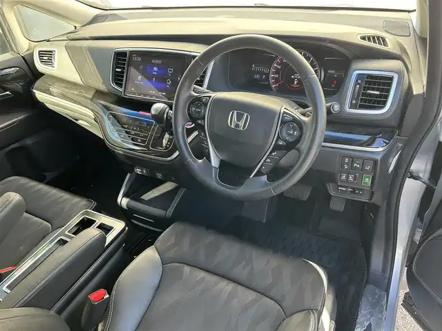 ホンダ オデッセイ アブソルート・EXホンダセンジング 滋賀県 2019(平31)年 6.1万km スーパープラチナメタリック 純正メーカーナビ/（AM/FM/CD/DVD/TVフルセグ//Bluetooth/USB/SD）/衝突軽減ブレーキ/両側パワースライドドア/レーンキープアシスト/レーダークルーズコントロール/コーナーセンサー/横滑り防止/ETC2.0/ステアリングスイッチ/ブラインドスポットモニター/360度カメラ（フロント/サイド/リア）/パーキングサポート/ハンズフリー/ECON/電動格納ミラー/シートヒーターD/N/プッシュスタート/スマートキー/アイドリングストップ/後席オットマン/HDMI/USB/ドライブレコーダー前後/パドルシフト/純正ドアバイザー/純正フロアマット/後席エアコン/オートライト/フロントフォグ