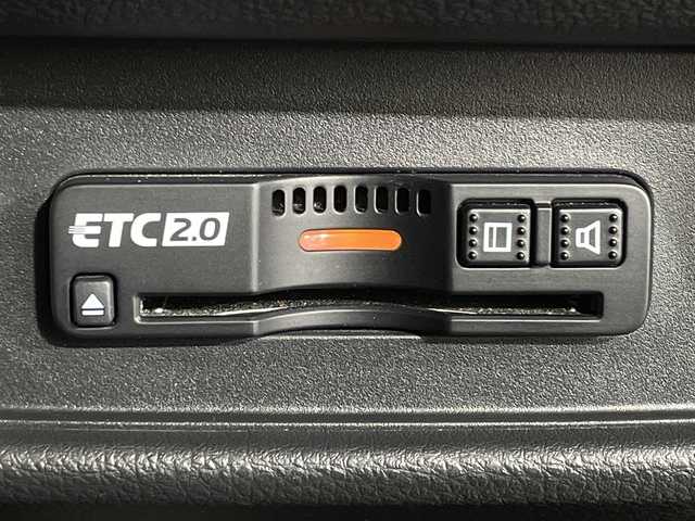 ホンダ オデッセイ アブソルート・EXホンダセンジング 神奈川県 2019(平31)年 6.1万km スーパープラチナメタリック ホンダセンシング/純正9型ナビ【VXM-197VFNi】/・BT/フルセグTV/SD/CD/DVD/HDNI/USB/全方位カメラ/両側電動スライドドア/ECON/コーナーセンサー/アイドリングストップ機能/スマートキー/プッシュスタートボタン/ビルトインETC2.0/前後ドライブレコーダー/ハーフレザーシート/パワーシート(D/N)/シートヒーター(D/N)/革巻きステアリング/ステアリングスイッチ/Autoライト/パドルシフト/オットマン/LEDヘッドライト/フォグランプ/電動格納ミラー/ウィンカーミラー/純正フロアマット/純正17インチアルミホイール/純正ドアバイザー