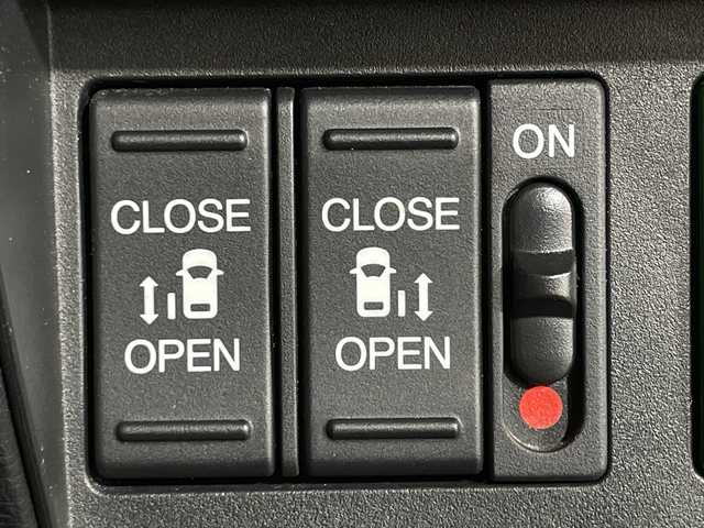 ホンダ オデッセイ アブソルート・EXホンダセンジング 神奈川県 2019(平31)年 6.1万km スーパープラチナメタリック ホンダセンシング/純正9型ナビ【VXM-197VFNi】/・BT/フルセグTV/SD/CD/DVD/HDNI/USB/全方位カメラ/両側電動スライドドア/ECON/コーナーセンサー/アイドリングストップ機能/スマートキー/プッシュスタートボタン/ビルトインETC2.0/前後ドライブレコーダー/ハーフレザーシート/パワーシート(D/N)/シートヒーター(D/N)/革巻きステアリング/ステアリングスイッチ/Autoライト/パドルシフト/オットマン/LEDヘッドライト/フォグランプ/電動格納ミラー/ウィンカーミラー/純正フロアマット/純正17インチアルミホイール/純正ドアバイザー