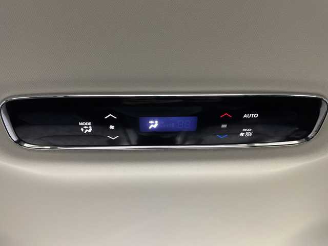 ホンダ オデッセイ アブソルート・EXホンダセンジング 神奈川県 2019(平31)年 6.1万km スーパープラチナメタリック ホンダセンシング/純正9型ナビ【VXM-197VFNi】/・BT/フルセグTV/SD/CD/DVD/HDNI/USB/全方位カメラ/両側電動スライドドア/ECON/コーナーセンサー/アイドリングストップ機能/スマートキー/プッシュスタートボタン/ビルトインETC2.0/前後ドライブレコーダー/ハーフレザーシート/パワーシート(D/N)/シートヒーター(D/N)/革巻きステアリング/ステアリングスイッチ/Autoライト/パドルシフト/オットマン/LEDヘッドライト/フォグランプ/電動格納ミラー/ウィンカーミラー/純正フロアマット/純正17インチアルミホイール/純正ドアバイザー