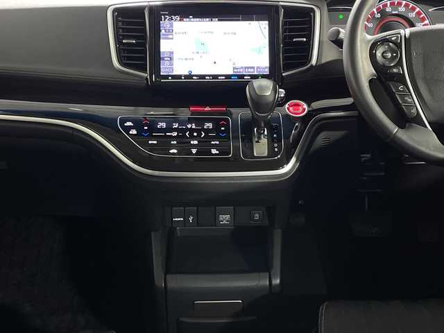 ホンダ オデッセイ アブソルート・EXホンダセンジング 神奈川県 2019(平31)年 6.1万km スーパープラチナメタリック ホンダセンシング/純正9型ナビ【VXM-197VFNi】/・BT/フルセグTV/SD/CD/DVD/HDNI/USB/全方位カメラ/両側電動スライドドア/ECON/コーナーセンサー/アイドリングストップ機能/スマートキー/プッシュスタートボタン/ビルトインETC2.0/前後ドライブレコーダー/ハーフレザーシート/パワーシート(D/N)/シートヒーター(D/N)/革巻きステアリング/ステアリングスイッチ/Autoライト/パドルシフト/オットマン/LEDヘッドライト/フォグランプ/電動格納ミラー/ウィンカーミラー/純正フロアマット/純正17インチアルミホイール/純正ドアバイザー