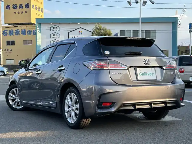 レクサス ＣＴ 200h バージョンL 愛媛県 2014(平26)年 2.2万km マーキュリーグレーマイカ 登録時走行距離:21916km/・ワンオーナー/・サンルーフ/・メーカーオプションナビ/CD/DVD/フルセグTV/MSV/・バックカメラ/・クルーズコントロール/・パドルシフト/・茶革シート/D/Nパワーシート/シートヒーターD/メモリーシート/・ステアリングヒーター/・社外レーダー/・LEDオートライト/・コーナーセンサー/・純正アルミ/・取扱説明書/・スペアキー2本/内1本カードキー/カラーコード：1H9/マーキュリーグレーマイカ