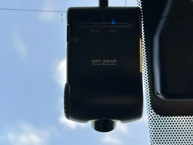 レクサス ＣＴ 200h バージョンL 愛媛県 2014(平26)年 2.2万km マーキュリーグレーマイカ 登録時走行距離:21916km/・ワンオーナー/・サンルーフ/・メーカーオプションナビ/CD/DVD/フルセグTV/MSV/・バックカメラ/・クルーズコントロール/・パドルシフト/・茶革シート/D/Nパワーシート/シートヒーターD/メモリーシート/・ステアリングヒーター/・社外レーダー/・LEDオートライト/・コーナーセンサー/・純正アルミ/・取扱説明書/・スペアキー2本/内1本カードキー/カラーコード：1H9/マーキュリーグレーマイカ