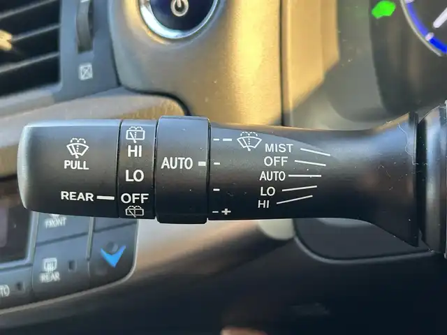 レクサス ＣＴ 200h バージョンL 愛媛県 2014(平26)年 2.2万km マーキュリーグレーマイカ 登録時走行距離:21916km/・ワンオーナー/・サンルーフ/・メーカーオプションナビ/CD/DVD/フルセグTV/MSV/・バックカメラ/・クルーズコントロール/・パドルシフト/・茶革シート/D/Nパワーシート/シートヒーターD/メモリーシート/・ステアリングヒーター/・社外レーダー/・LEDオートライト/・コーナーセンサー/・純正アルミ/・取扱説明書/・スペアキー2本/内1本カードキー/カラーコード：1H9/マーキュリーグレーマイカ