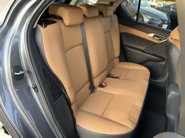 レクサス ＣＴ 200h バージョンL 愛媛県 2014(平26)年 2.2万km マーキュリーグレーマイカ 登録時走行距離:21916km/・ワンオーナー/・サンルーフ/・メーカーオプションナビ/CD/DVD/フルセグTV/MSV/・バックカメラ/・クルーズコントロール/・パドルシフト/・茶革シート/D/Nパワーシート/シートヒーターD/メモリーシート/・ステアリングヒーター/・社外レーダー/・LEDオートライト/・コーナーセンサー/・純正アルミ/・取扱説明書/・スペアキー2本/内1本カードキー/カラーコード：1H9/マーキュリーグレーマイカ